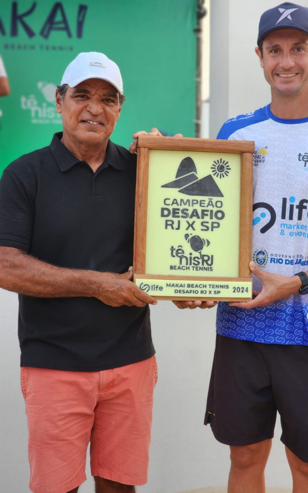 Niteroiense lidera equipe em competição de Beach Tênis!