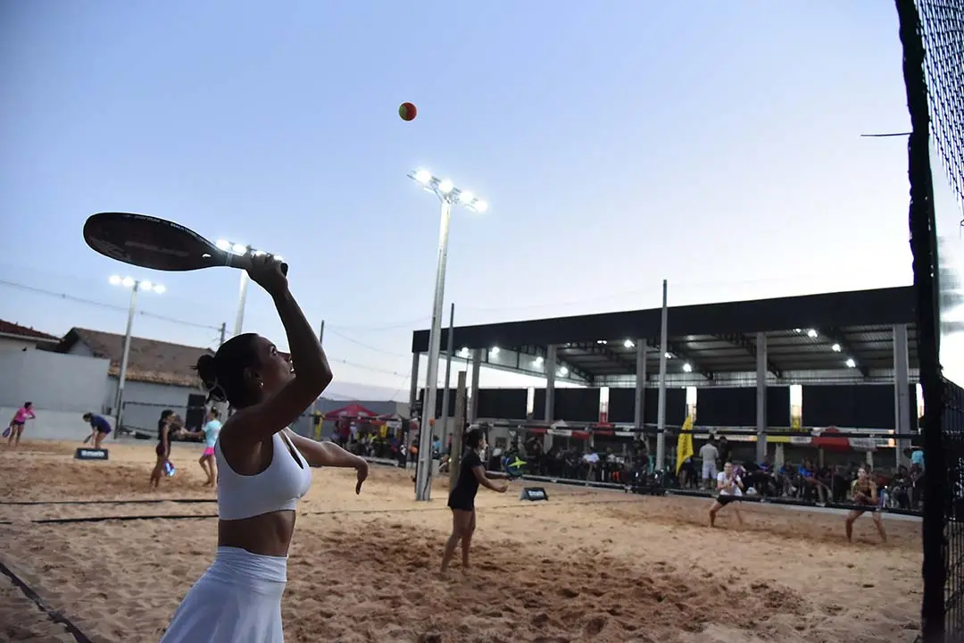 Beach Tennis: O Esporte que Une Famílias e Promove Vida Saudável!