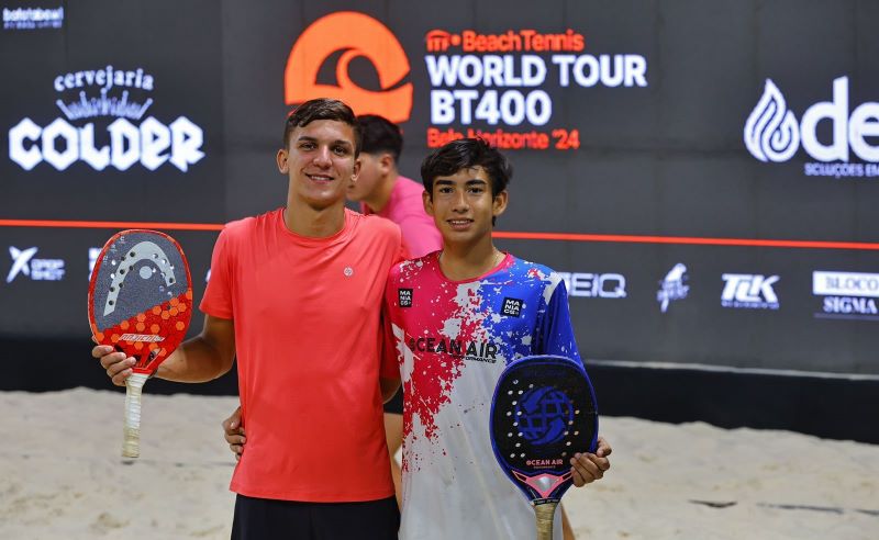 Jogadores competindo no BT 400 de beach tennis em Belo Horizonte, destacando a emoção do torneio.