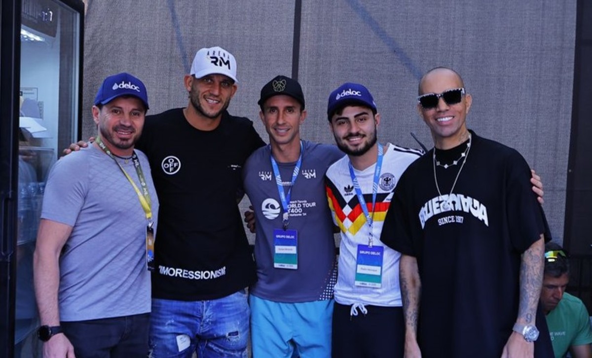 Diego Tardelli participando de torneio de beach tennis em Belo Horizonte.