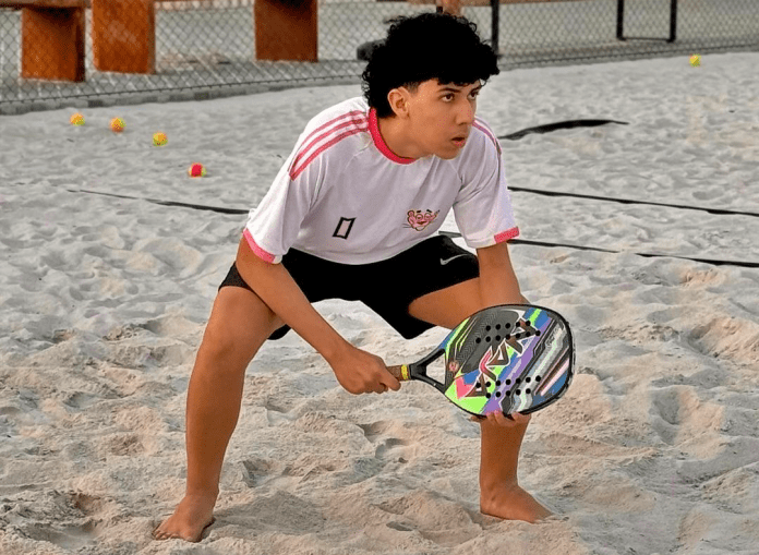 Atletas competindo no Open de Beach Tennis em Gravatá, mostrando habilidades em duplas masculinas, femininas e mistas.