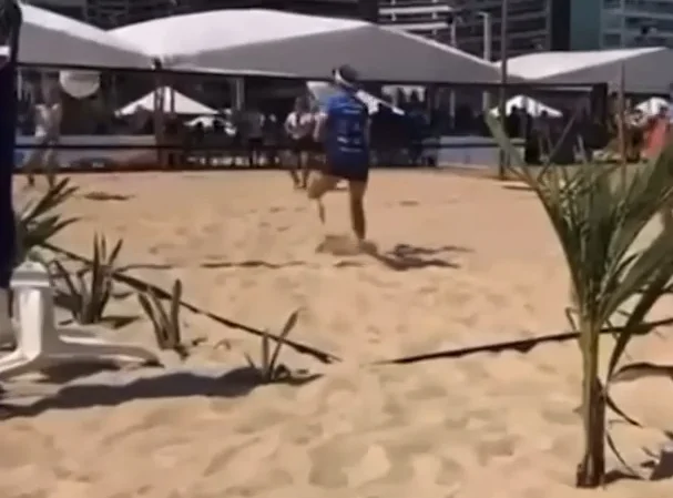 Tendas sendo levantadas pelo vento durante a Copa das Federações de Beach Tennis em Fortaleza.