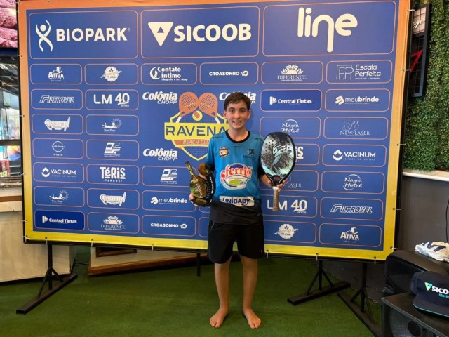 Fernando Scherer, atleta de beach tennis, em ação durante competição em Toledo.