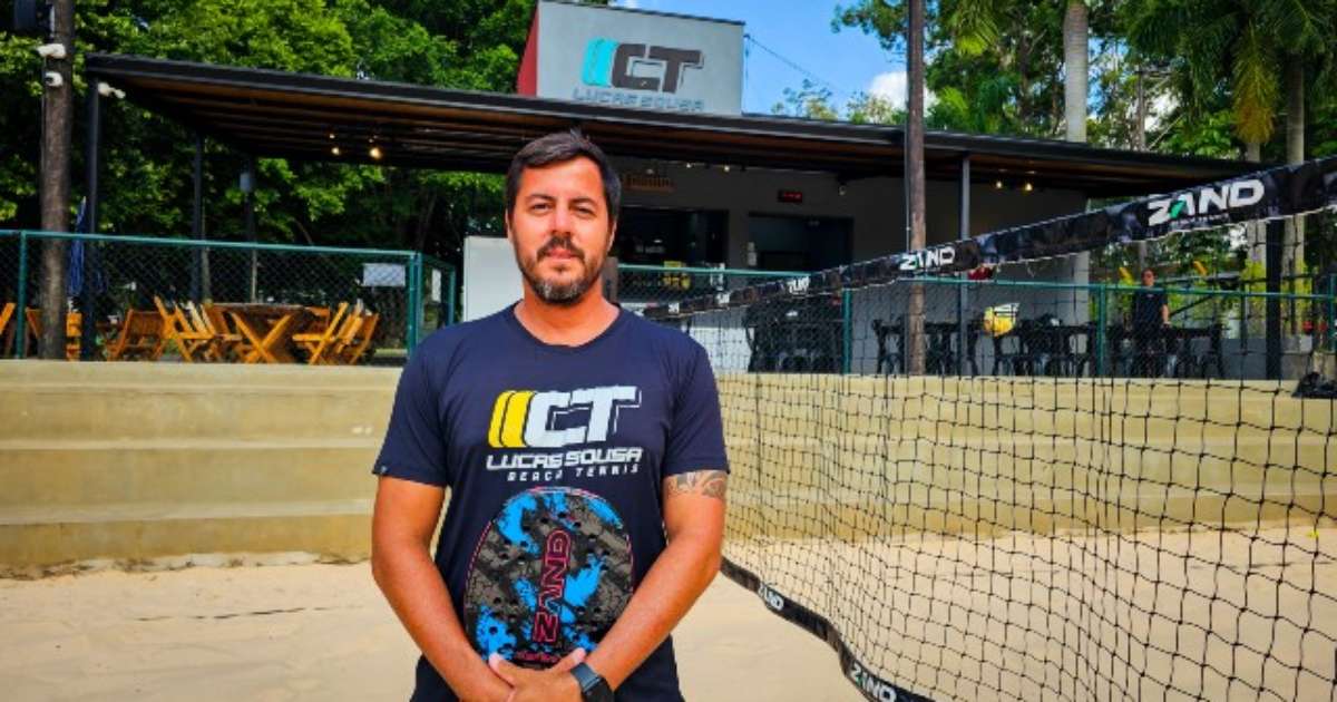 Matheus Bueno, técnico de beach tennis, treinando atletas chilenas para a Copa do Mundo em São Paulo.