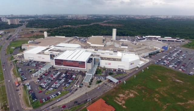 Imagem do São Luís Shopping em reforma, destacando áreas de lazer e novas operações.