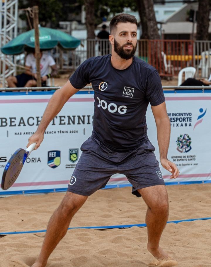 Daniel Canellas competindo no torneio de beach tennis em Buenos Aires.