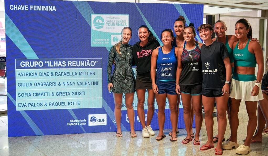 Arena BRB Nilson Nelson preparada para o ITF Beach Tennis Finals com duplas competindo.