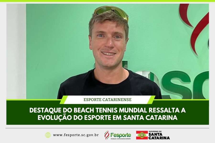 André Baran jogando beach tennis em uma quadra de areia, representando o Brasil em competições internacionais.