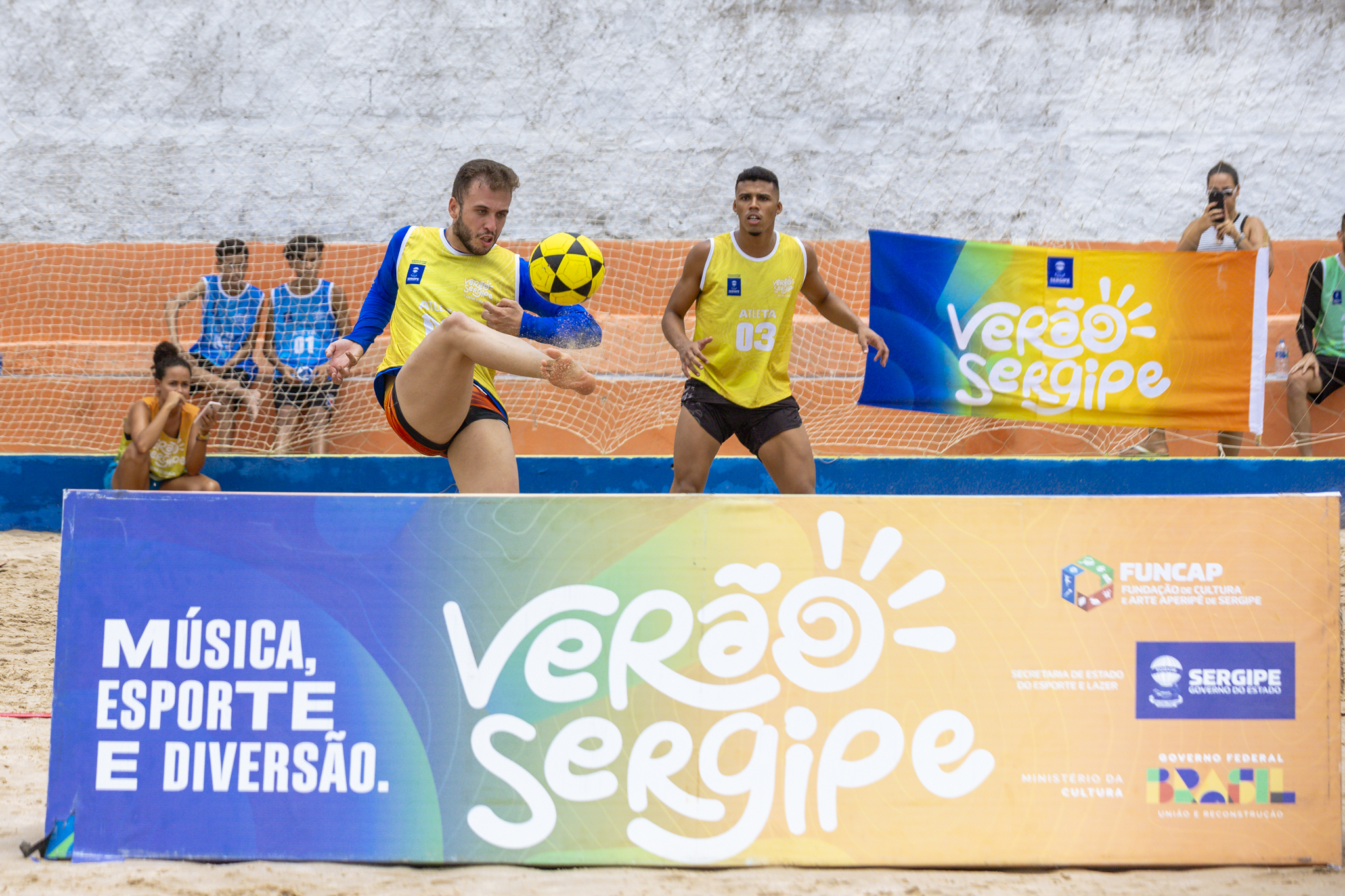 Competidores se preparando para as competições do Verão Sergipe 2025 na Arena Esportiva de Canindé de São Francisco.