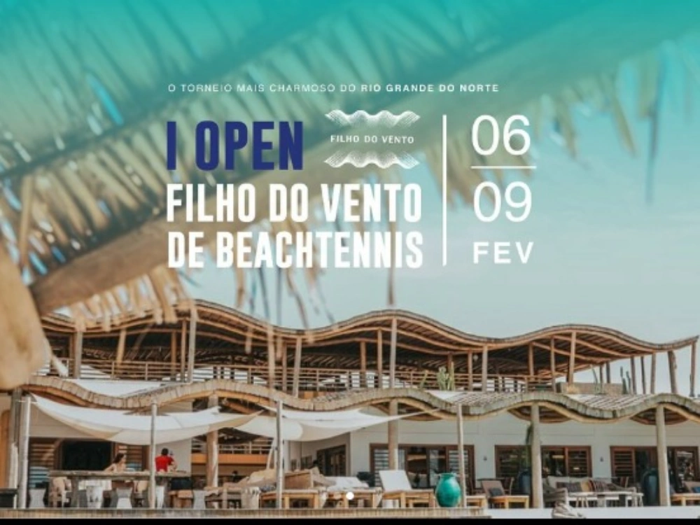 Atletas competindo no I Open Filho do Vento de Beach Tennis na Barra de Cunhaú, com paisagens paradisíacas ao fundo.