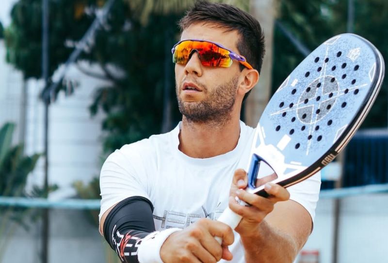 André Baran e Allan Oliveira em ação no beach tennis, prontos para a temporada 2023.