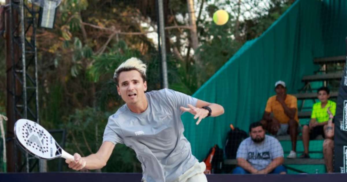 Jogadores de beach tennis competindo no World Tour BT 400 em Cuiabá.