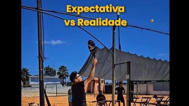 Rodrigão jogando Beach Tennis no Gofit Arena em Campo Grande.