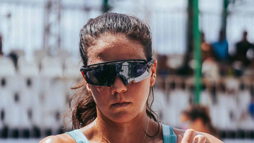 Jogadoras de beach tennis competindo no Sand Series 2025 em São Paulo.